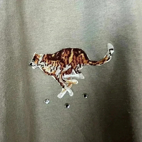 Sand-colored T-Shirt size L with lion, giraffe & cheetah embroidered animals - Picture 7 of 10